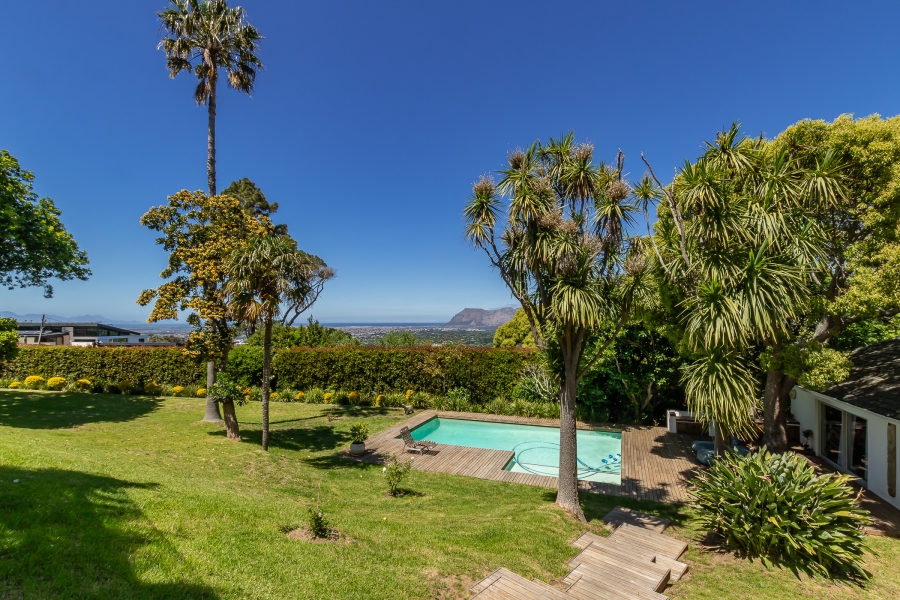 4 Bedroom Property for Sale in Bishopscourt Western Cape